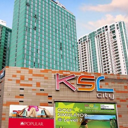 Appartamento Ksl City Mall D'Esplanade By Summer Johor Bahru Esterno foto